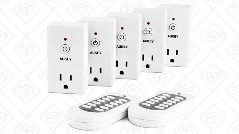 Pack de 5 Enchufes Aukey con Mando, $22 con cĂłdigo AUKEYR52